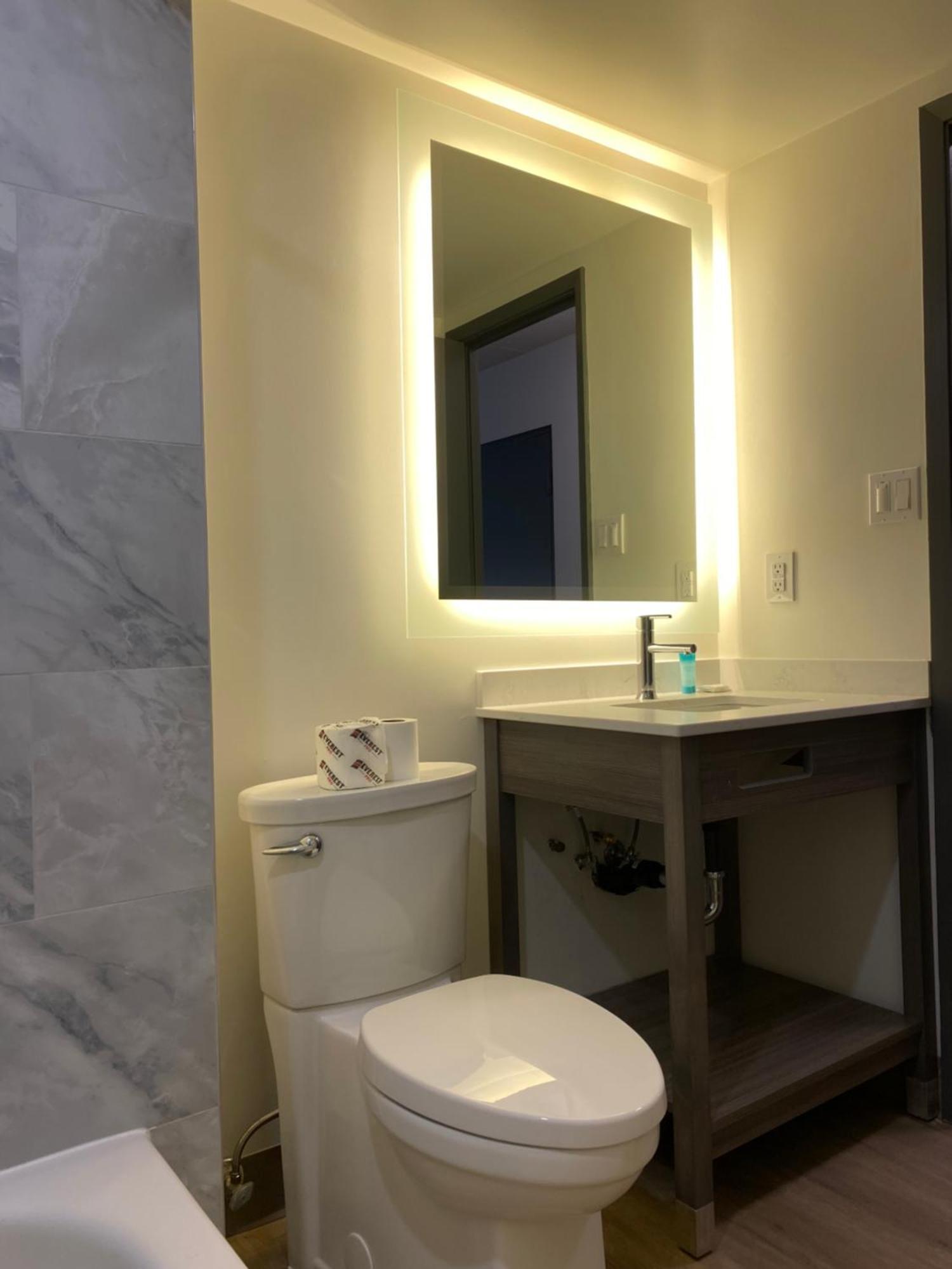 Ramada By Wyndham Kingston Motel Kültér fotó
