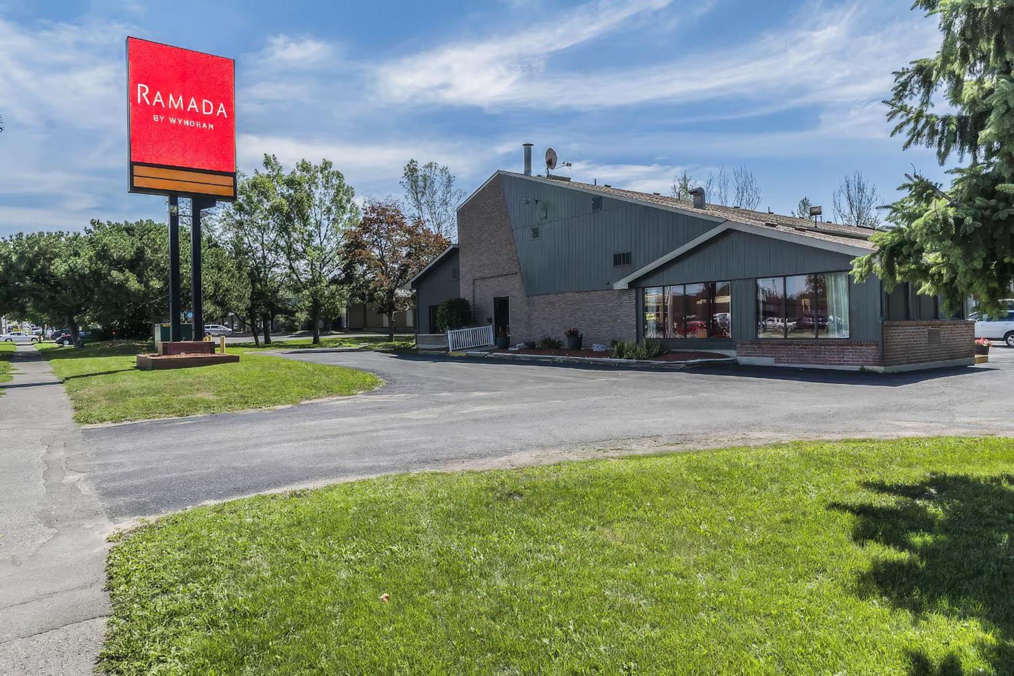 Ramada By Wyndham Kingston Motel Kültér fotó