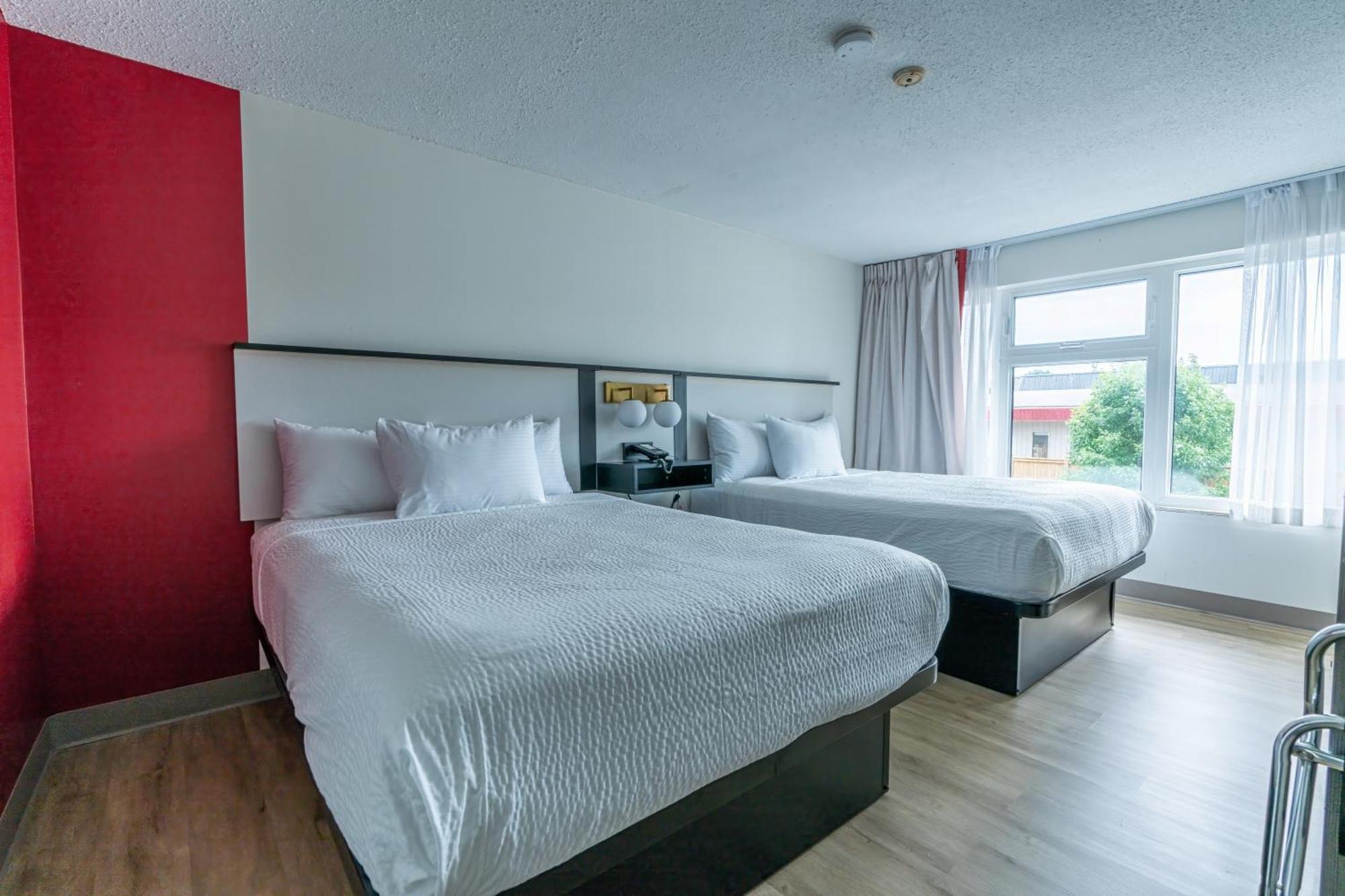 Ramada By Wyndham Kingston Motel Kültér fotó