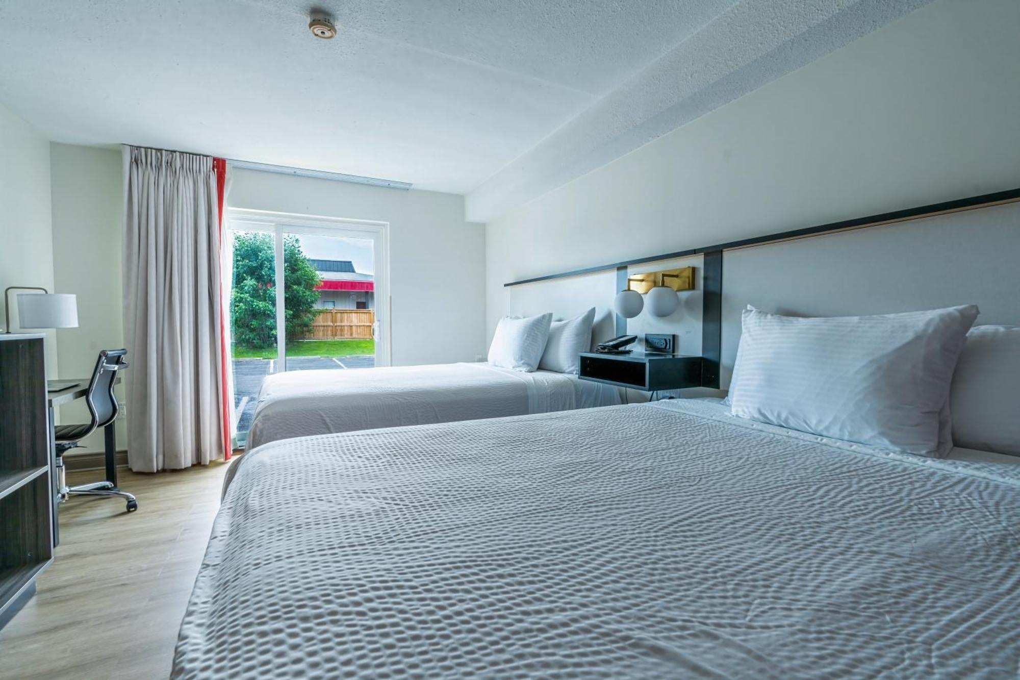 Ramada By Wyndham Kingston Motel Kültér fotó