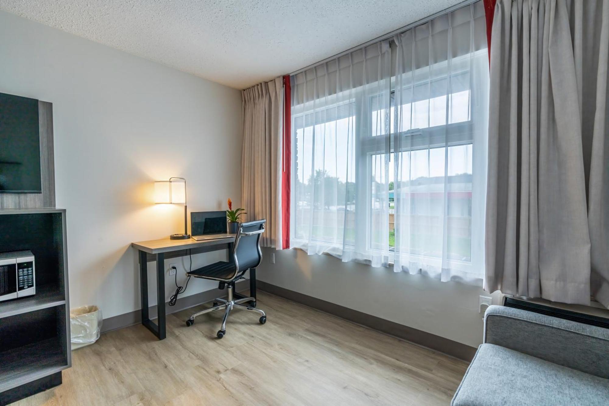 Ramada By Wyndham Kingston Motel Kültér fotó