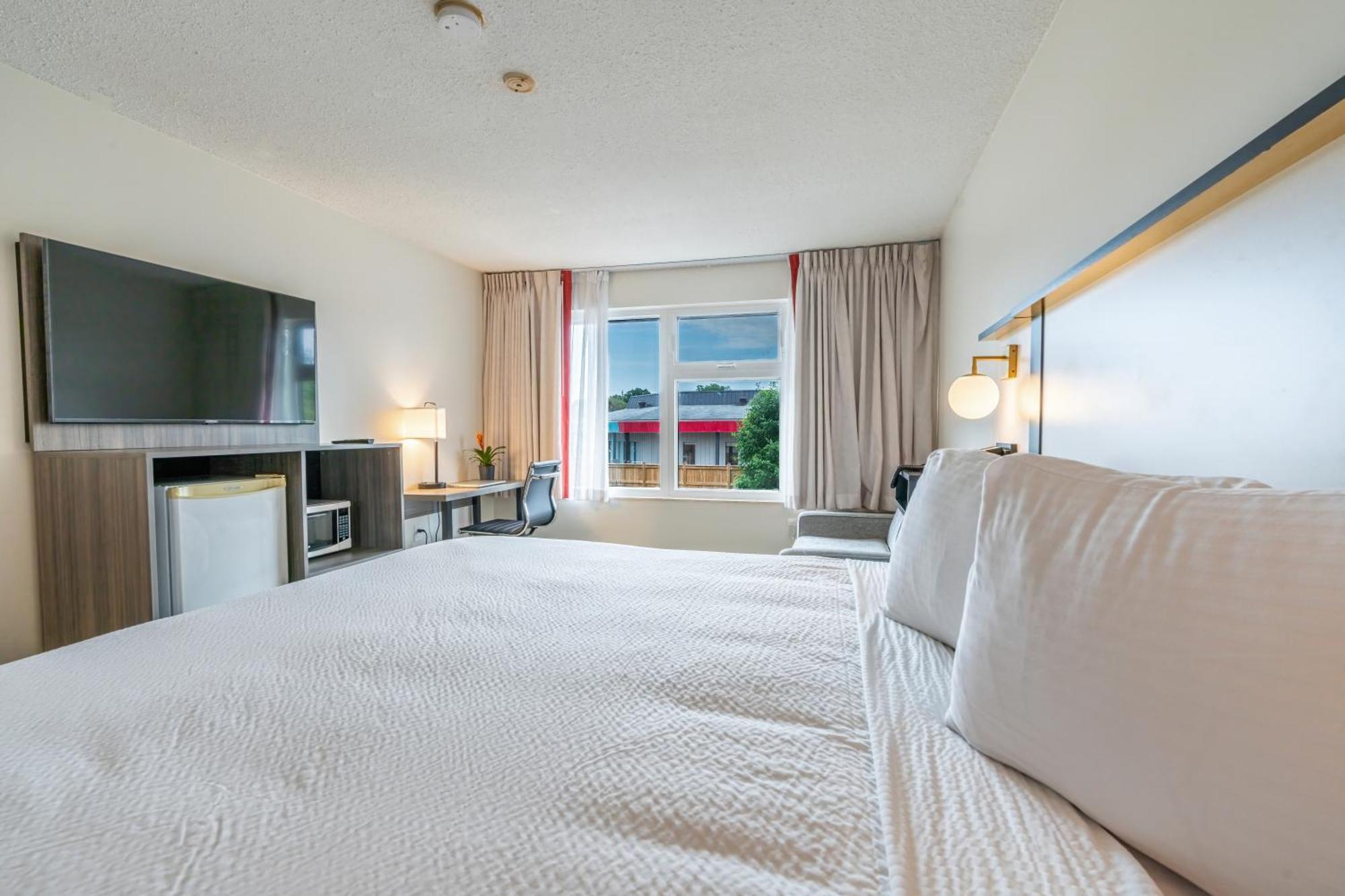 Ramada By Wyndham Kingston Motel Kültér fotó