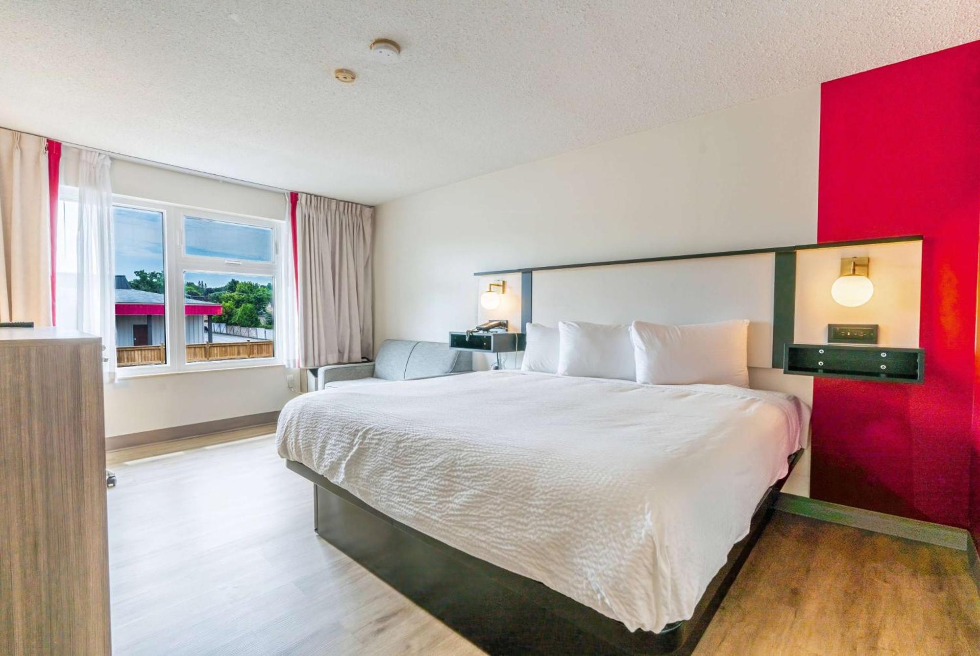 Ramada By Wyndham Kingston Motel Kültér fotó