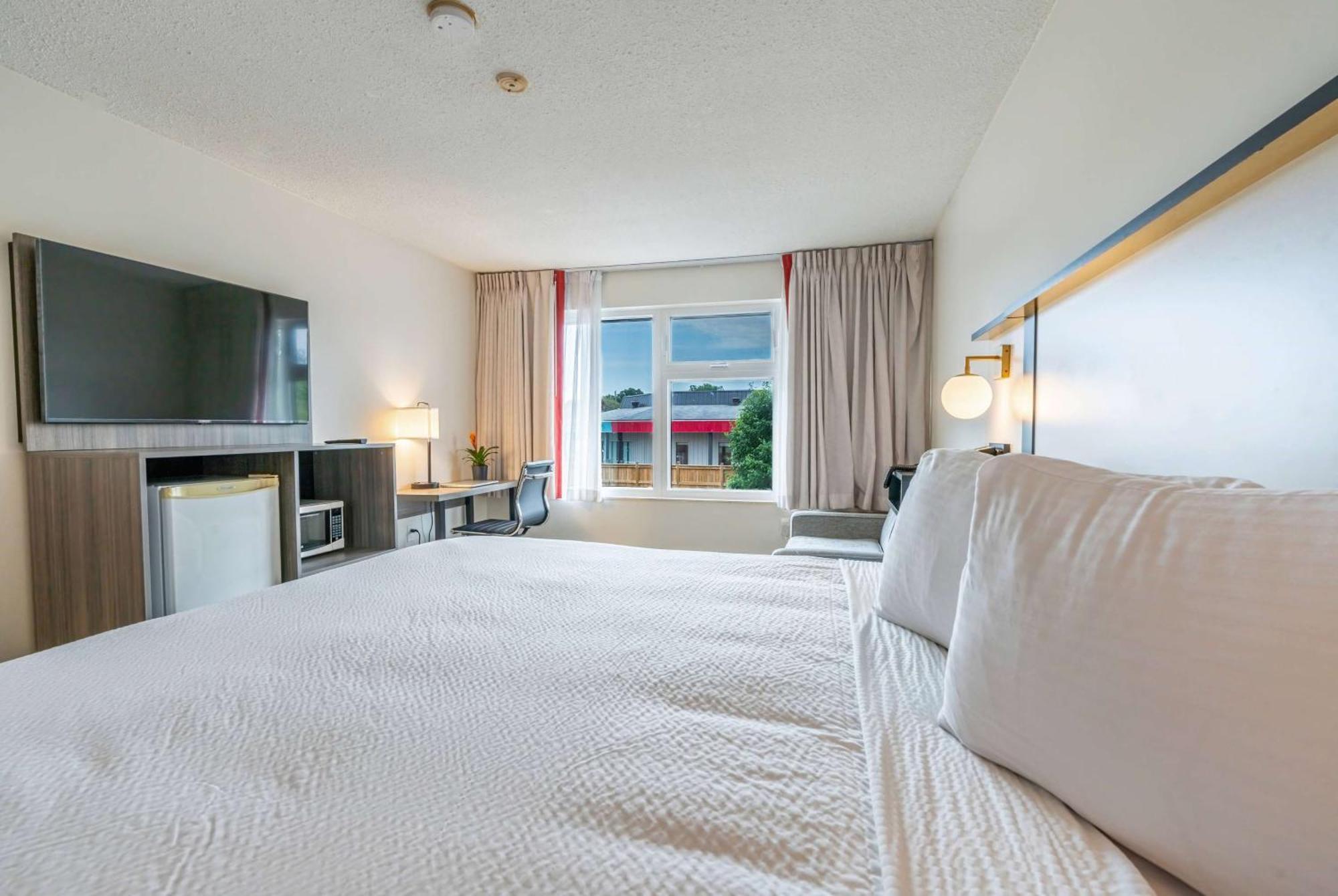 Ramada By Wyndham Kingston Motel Kültér fotó
