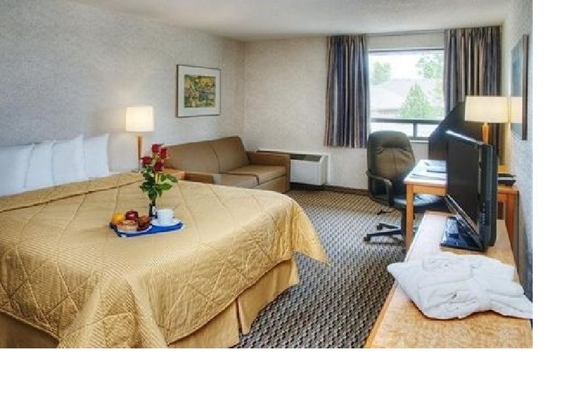 Ramada By Wyndham Kingston Motel Kültér fotó
