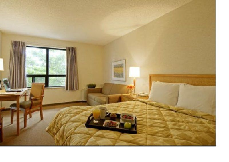 Ramada By Wyndham Kingston Motel Kültér fotó