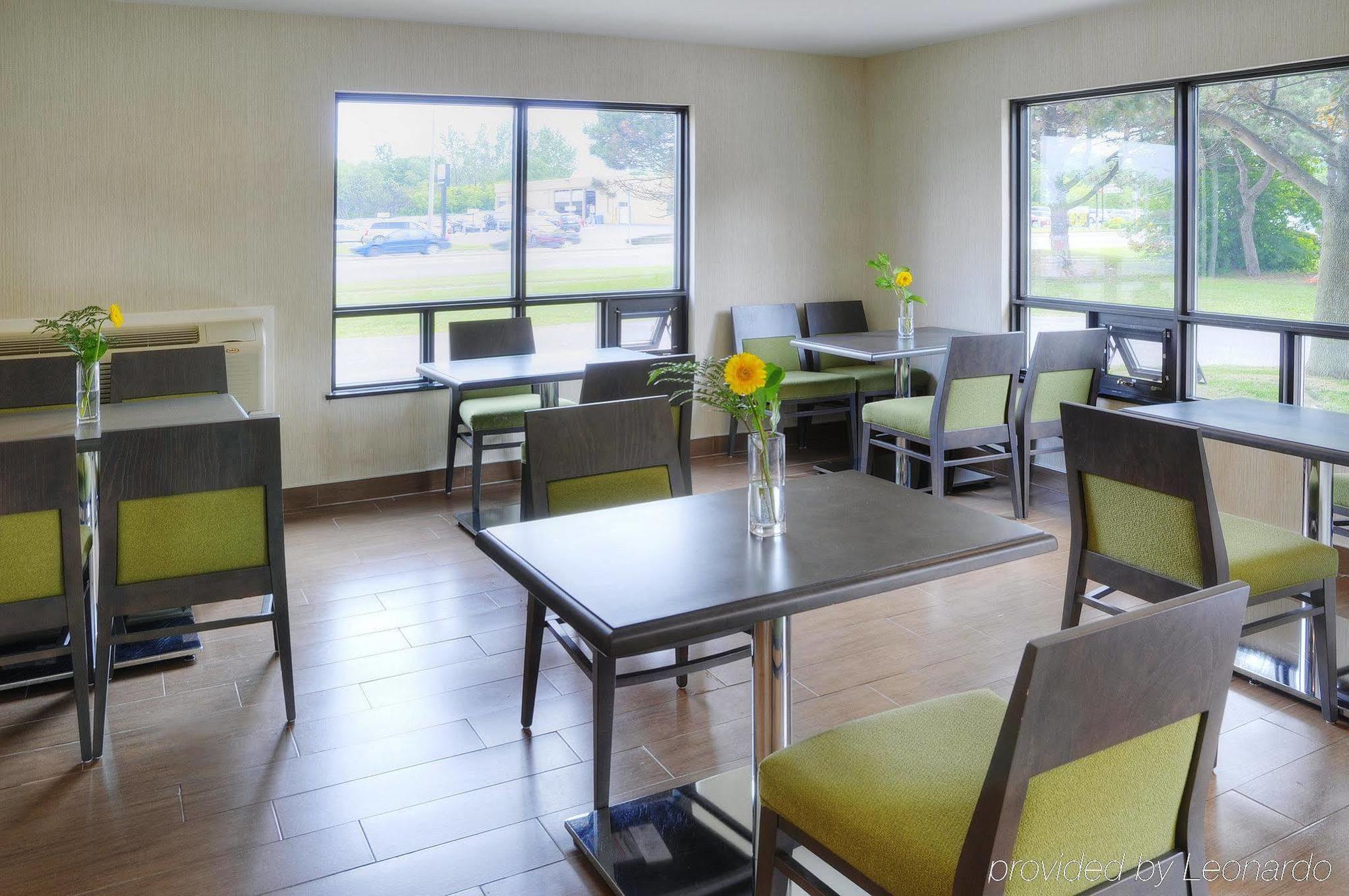 Ramada By Wyndham Kingston Motel Kültér fotó