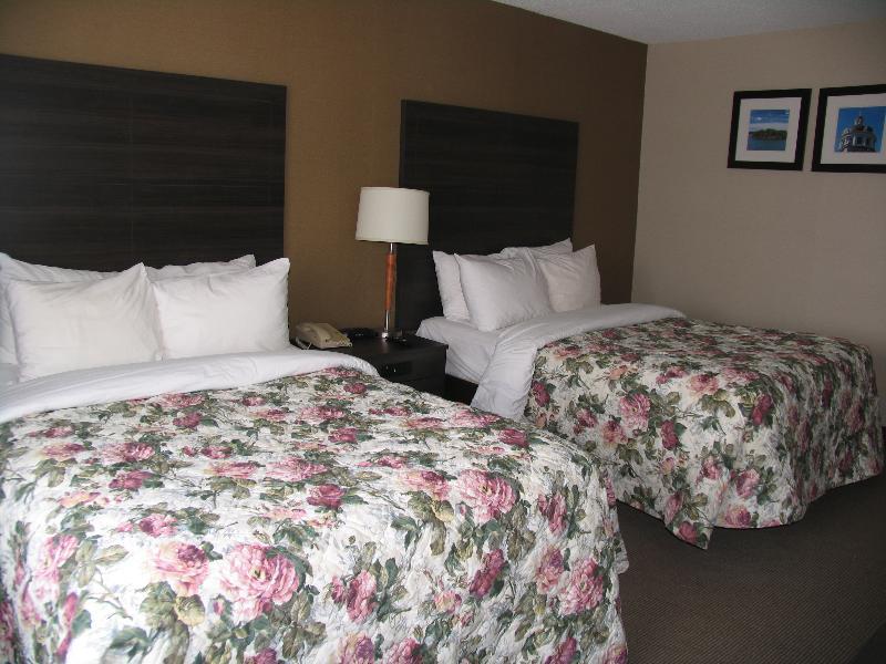Ramada By Wyndham Kingston Motel Kültér fotó