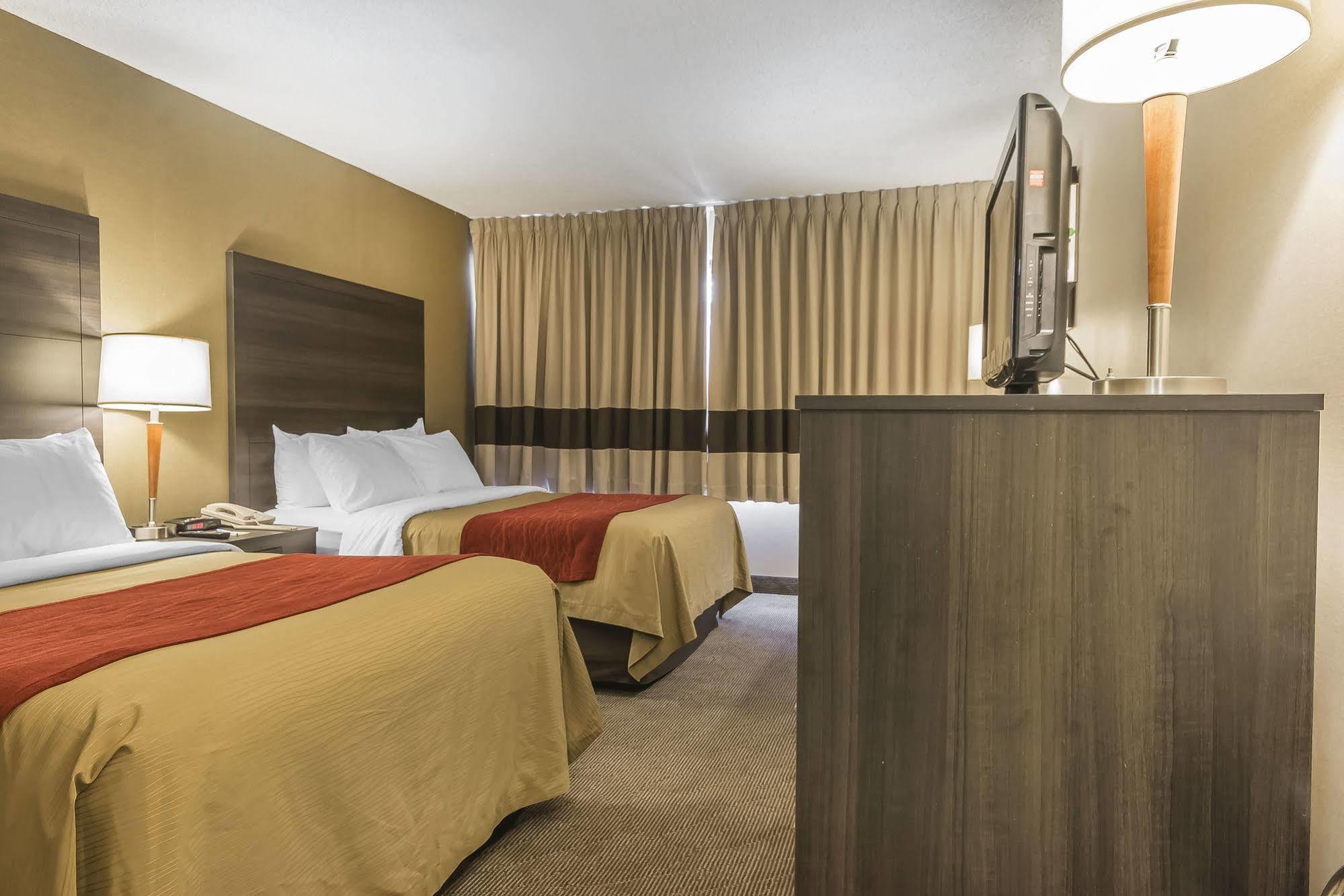 Ramada By Wyndham Kingston Motel Kültér fotó