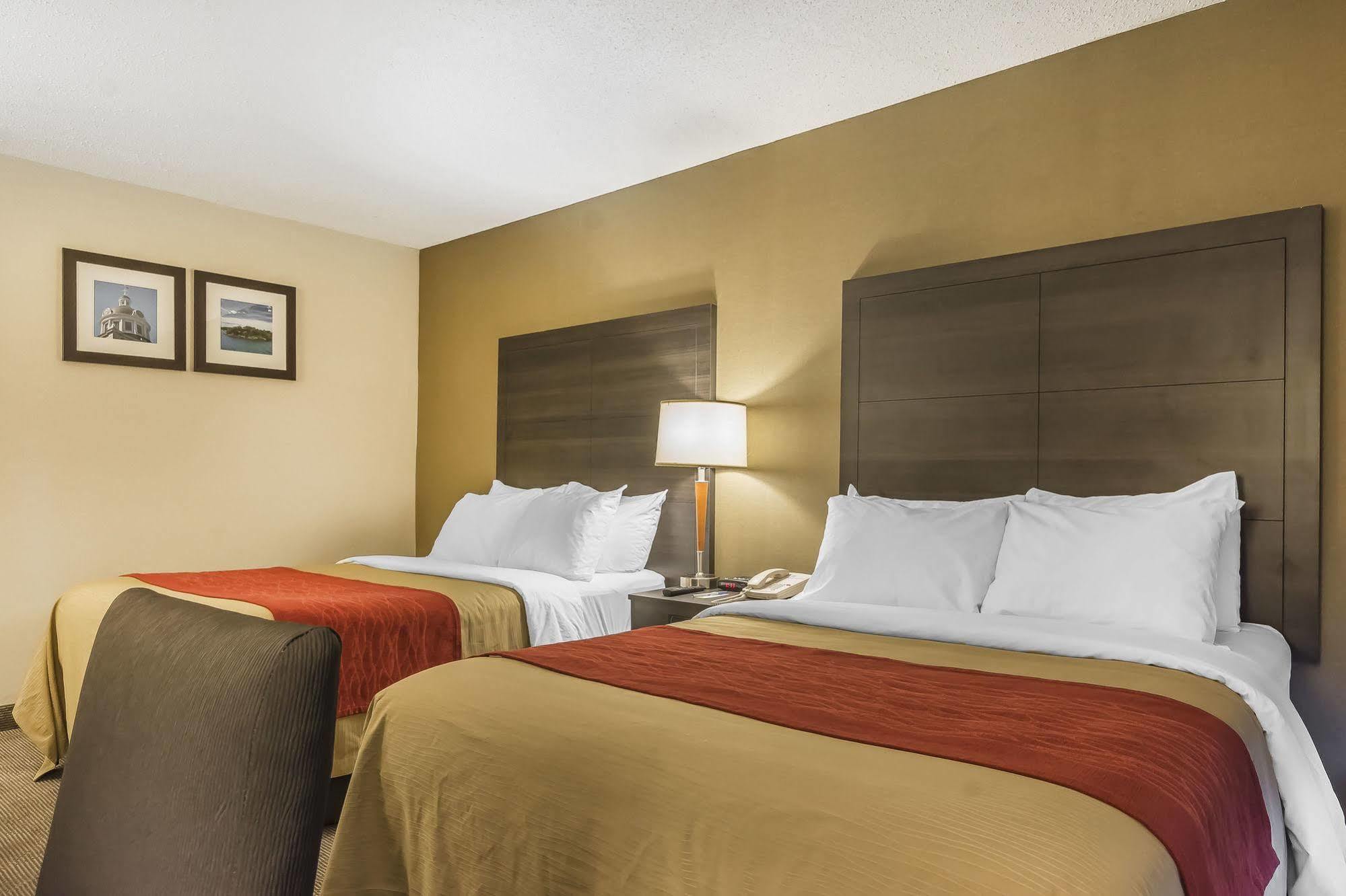 Ramada By Wyndham Kingston Motel Kültér fotó