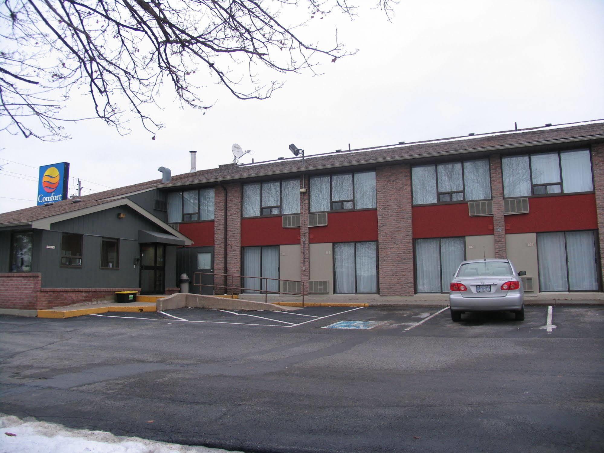 Ramada By Wyndham Kingston Motel Kültér fotó