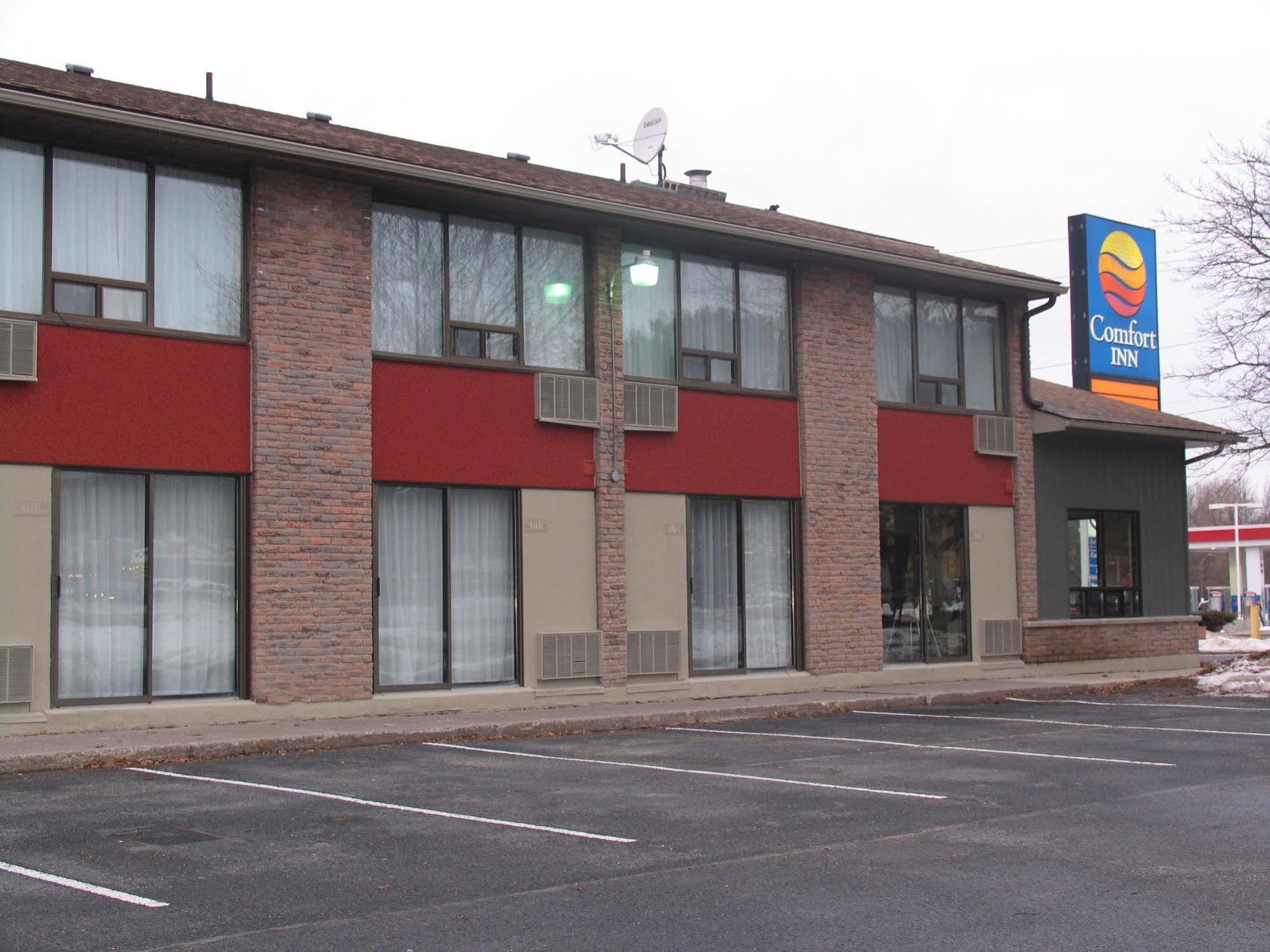 Ramada By Wyndham Kingston Motel Kültér fotó