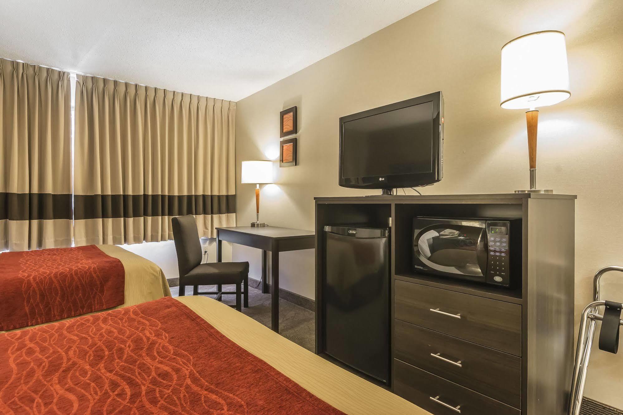 Ramada By Wyndham Kingston Motel Kültér fotó