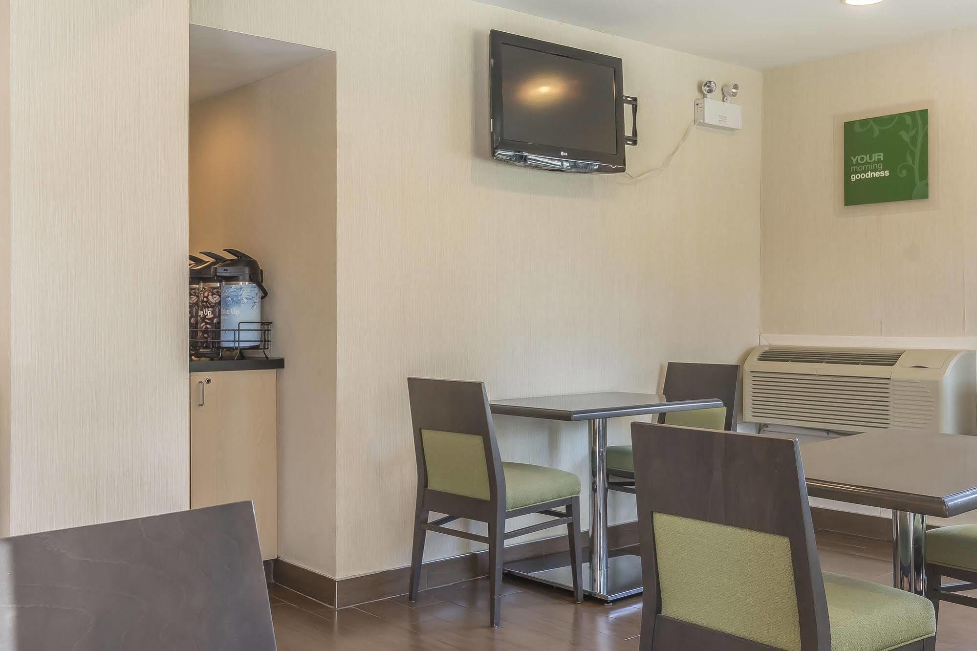 Ramada By Wyndham Kingston Motel Kültér fotó