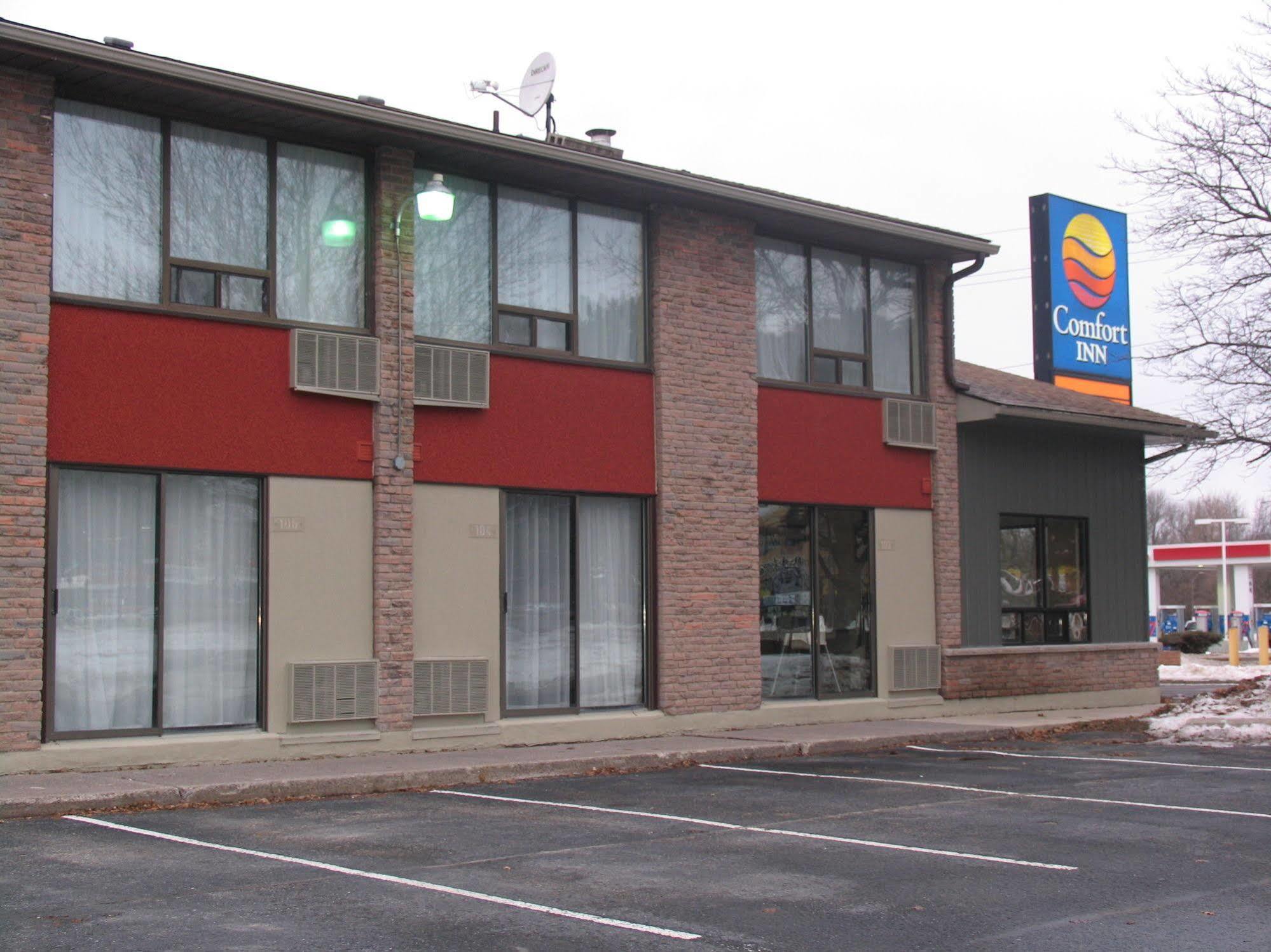 Ramada By Wyndham Kingston Motel Kültér fotó